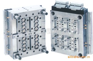 吹瓶模具一101、吹瓶模具二102通过固定螺栓17连接固定