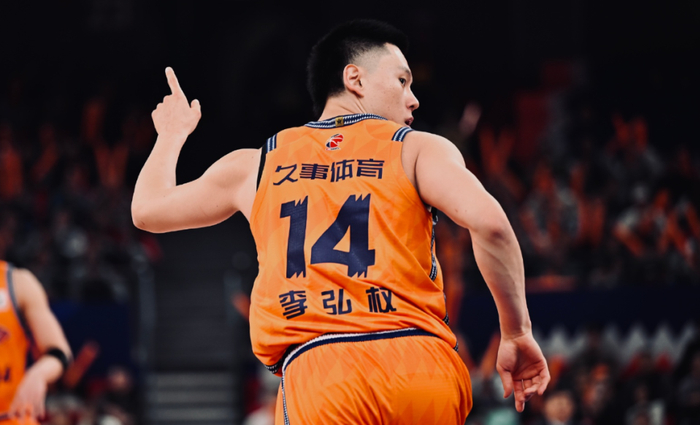 上海男篮迎战四川队 李弘权有望复出助队冲击连