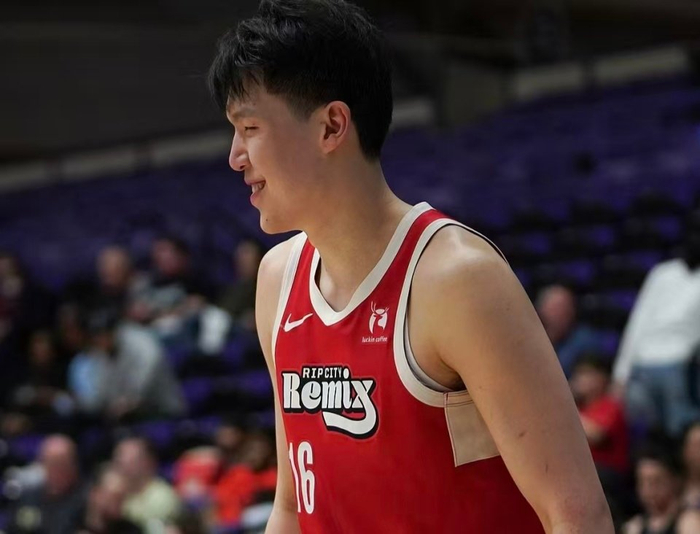 杨瀚森力拼篮板助混音追至2分差 富尔茨17+7+7引领