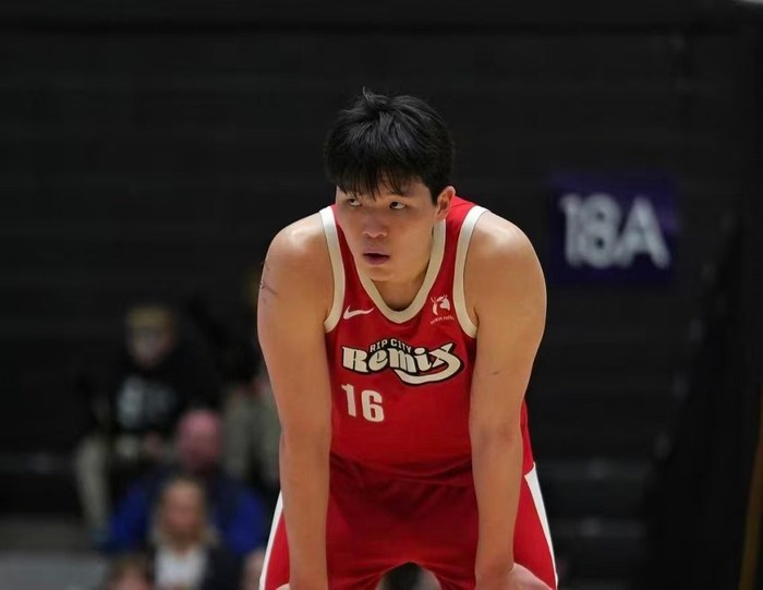 杨瀚森力拼篮板助混音追至2分差 富尔茨17+7+7引领