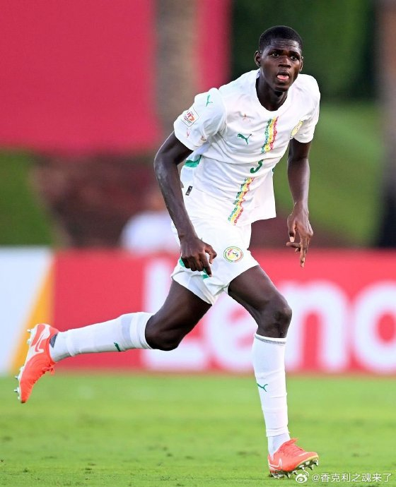 利物浦新援恩迪亚耶体格蜕变引热议：从非洲小